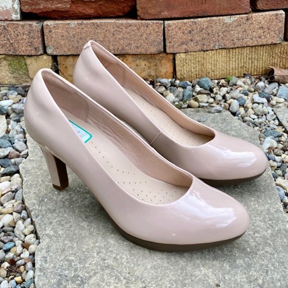 (Condition updated) Clarks Faux Leather Pump - Picture 2 of 16